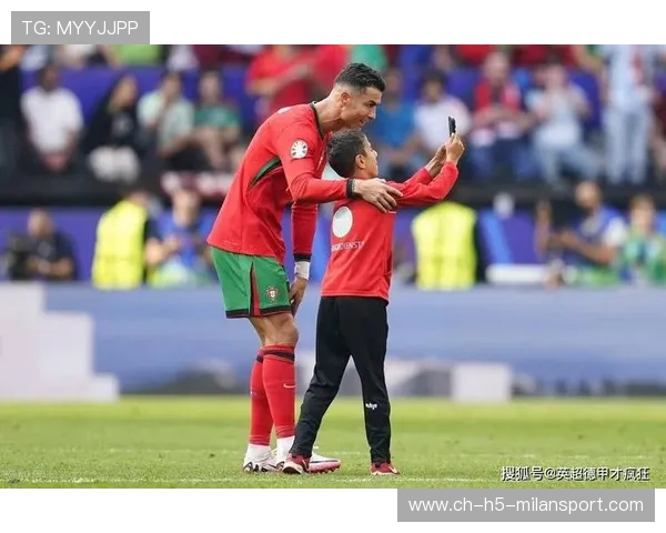 C罗与球迷舆论观察的背景分析 C罗与球迷舆论观察的背景分析