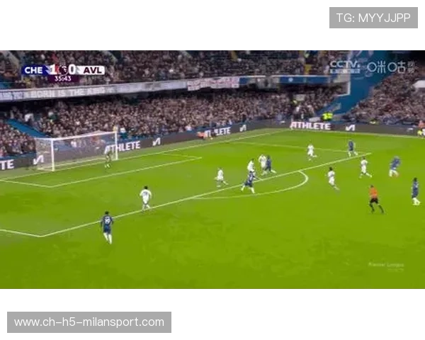 切尔西弧顶远射造成门将失误，精彩瞬间令人回味