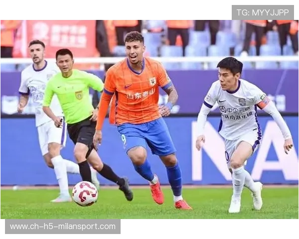 球队宣布超级新援加盟，球迷庆祝