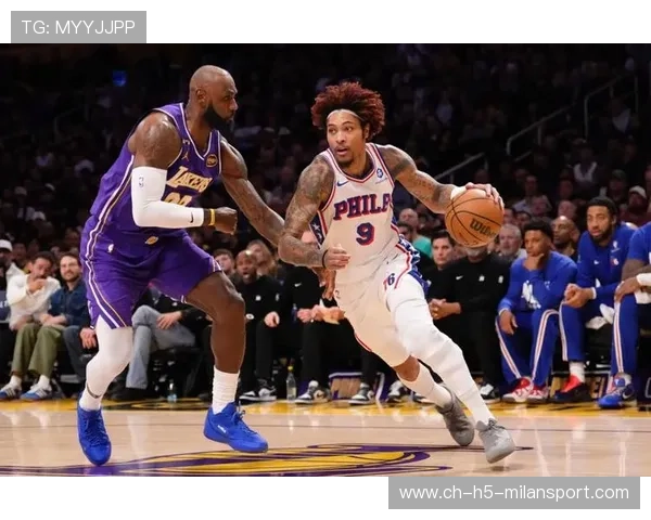 湖人里夫斯末节连中三分，主场直接起立